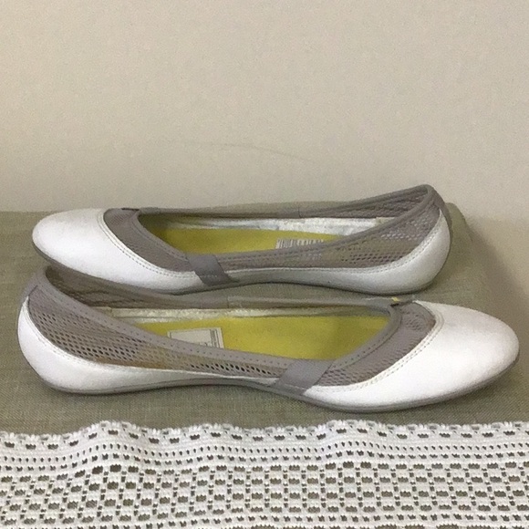 Puma white and gray slip on flats nice shape - Picture 3 of 12